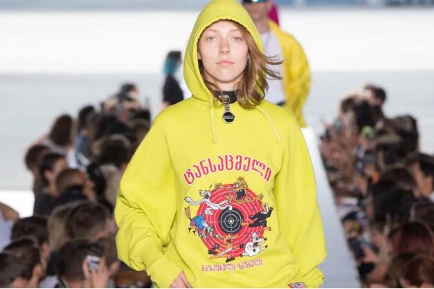 Vetements 2019SS AR 增強(qiáng)現(xiàn)實(shí)技術(shù)衛(wèi)衣